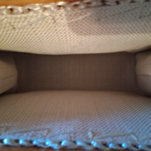 Rare Handcrafted Boho Cream and Tan Woven Summer Bag with Gold Chain Strap - Picture 9 of 10